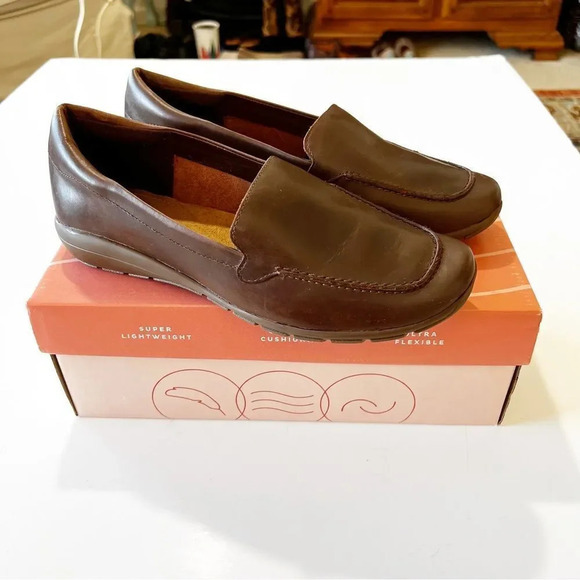 Easy Spirit Abide Smooth Brown Slip On‎ Loafer Size 9 WW Extra Wide New In Box - Picture 12 of 13